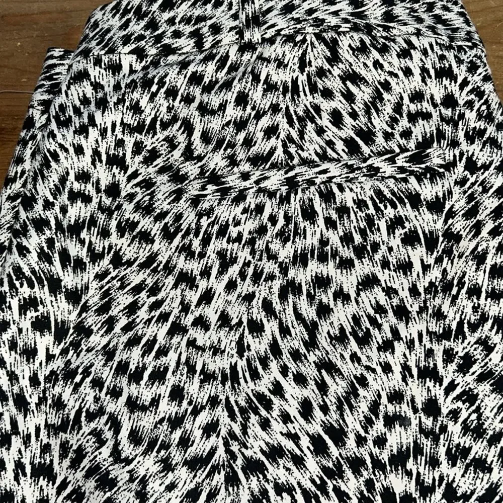 Woman’s Michael Kors Miranda Jaguar Print Cotton Pants Black and White Size 12